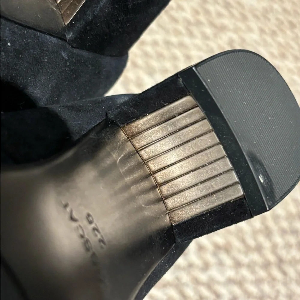 Vintage Kisscat Black Flats with Gold Buckle - Picture 5 of 11